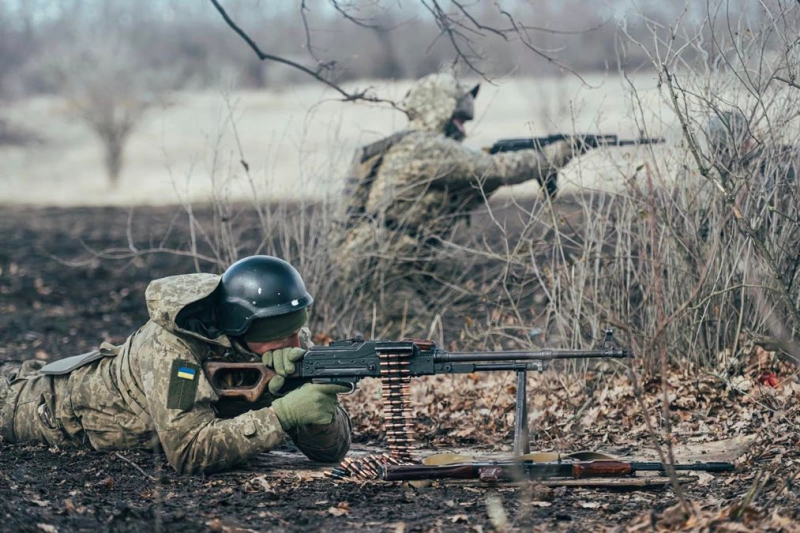 Avdiivka könnte eine zweite Marinka werden: Der Feind bombardiert die Stadt mit Lenkbomben