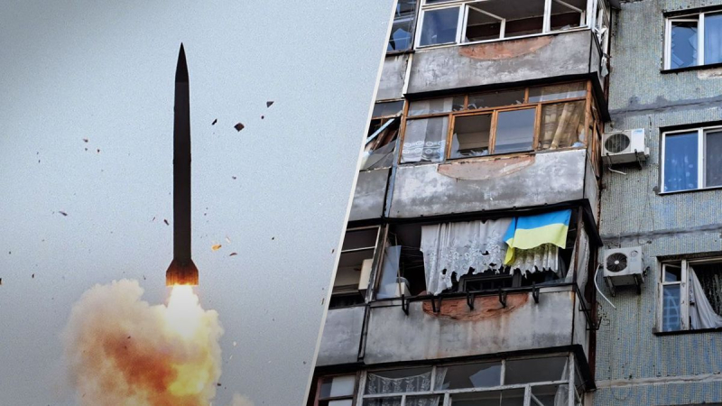 Die Flagge der Ukraine überlebte auf einem der Balkone am Ort des Raketeneinschlags in Zaporozhye : ein ergreifendes Foto