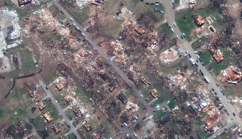 Ein verheerender Tornado zerstörte eine amerikanische Stadt fast vollständig: gruselige Aufnahmen