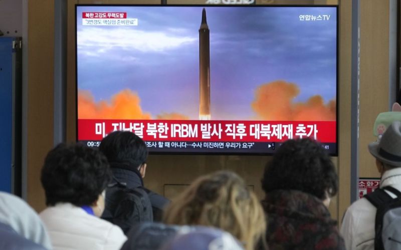 Nordkorea schon wieder hat eine Rakete auf Japan abgefeuert