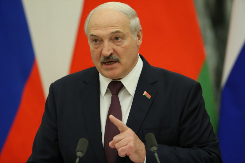 Puppe auf Putins Schoß: Wie der Westen auf Lukaschenkas Rede reagiert