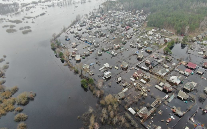 Belarus geht unter Wasser: Siedlungen überschwemmt, Menschen evakuiert (Foto, Video)