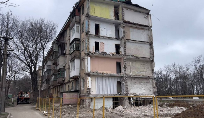 Eindringlinge zerstören den Bahnhof und nahe gelegene Häuser in Mariupol: Warum brauchen sie ihn