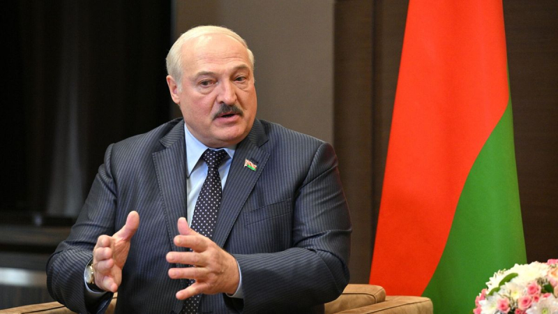 Vom Friedensstifter zum Komplizen Putins: Lukaschenkas diplomatischer Weg