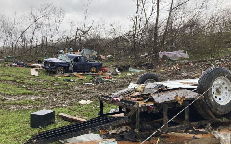 Erdbeben verwüstete Region der Türkei Swept Tornado (Video)