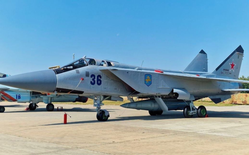 Drei russische MiGs flog von Weißrussland nach Russland