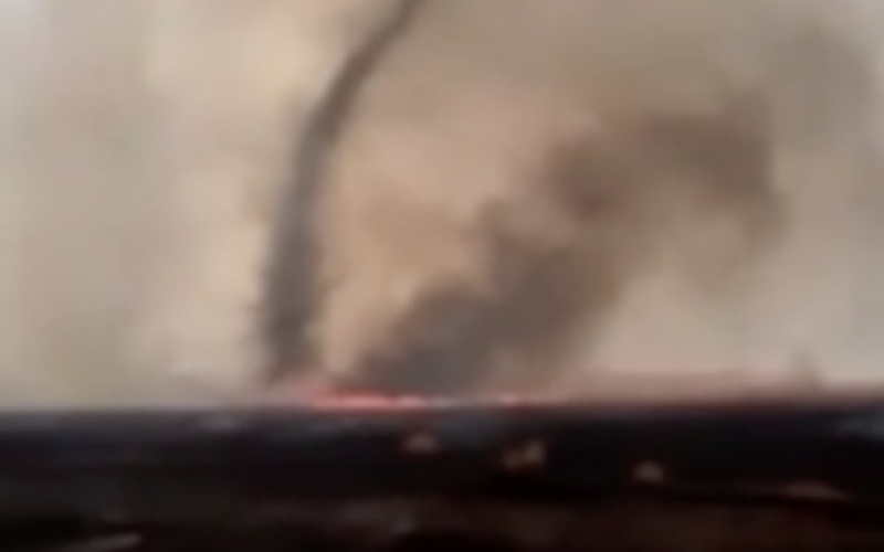 Ein feuriger Tornado fegte durch Russland &ndash ; video