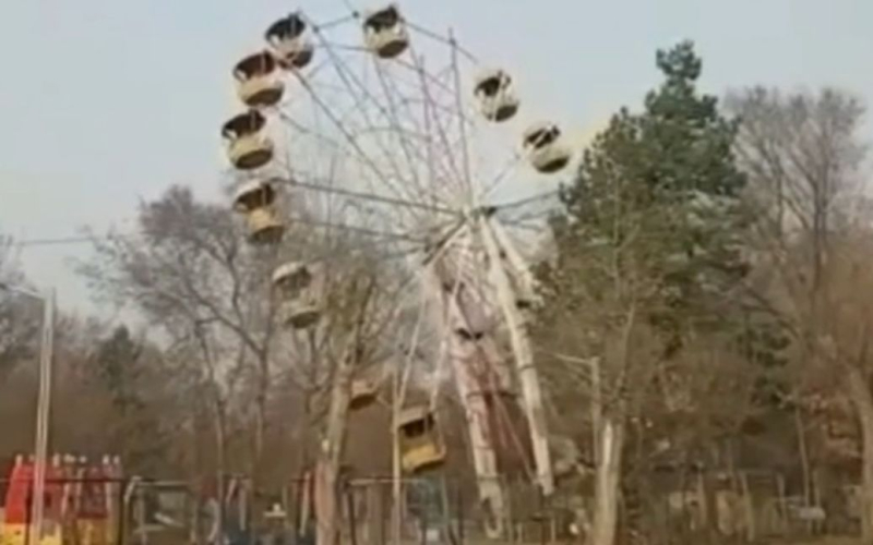 In Russland fiel das Riesenrad auf den Spielplatz: episches Video