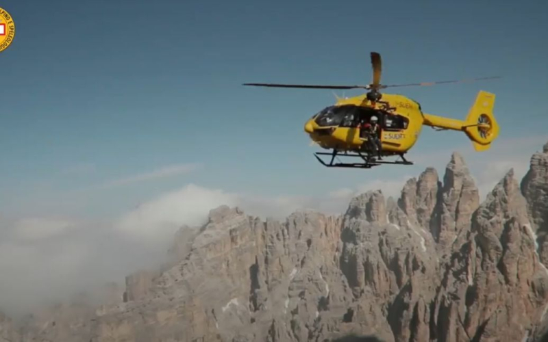 Eine Lawine tötete neun Skifahrer in der Schweiz 