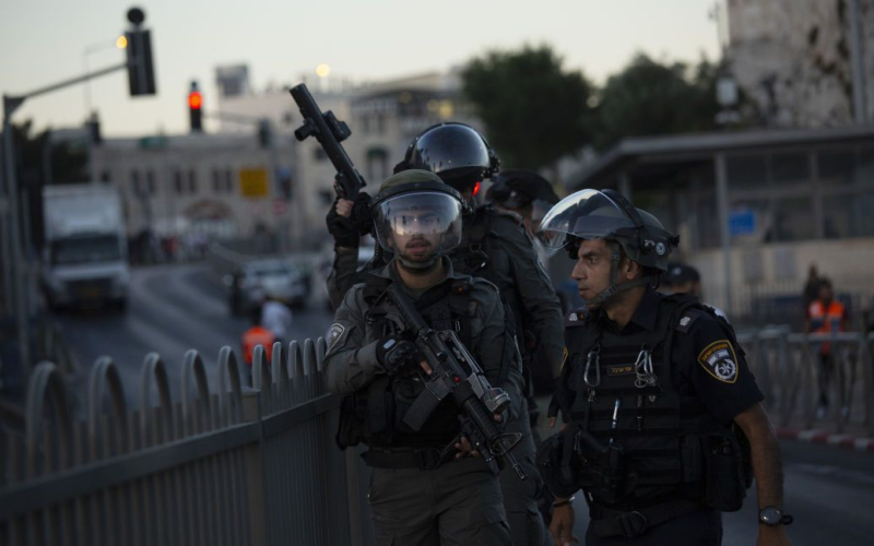 In Tel Aviv eliminierte die Polizei einen Terroristen, der in eine Menschenmenge fuhr (Video)