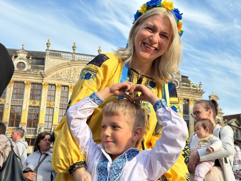 Wie die Ukrainer den Wyschywanka-Tag in Brüssel feierten: exklusiver Fotobericht vom Grand Place