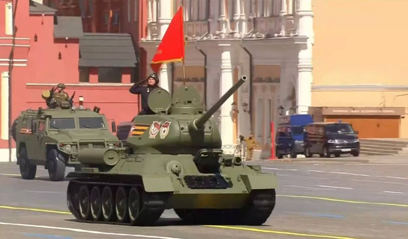 Ein Panzer aus der Ukraine ist bereits auf dem Roten Platz, aber es gibt eine Nuance: wie Russland blamiert sich während der Parade