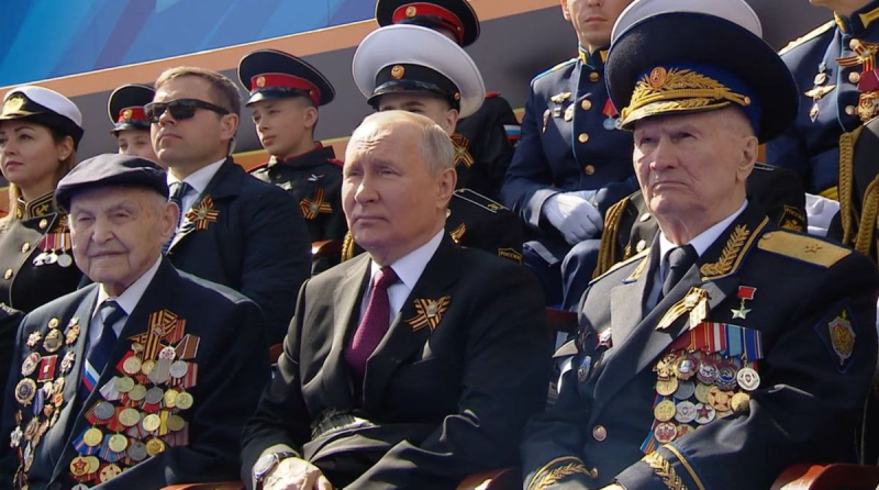 Doppelgänger ist alt geworden: Ein Psychologe erzählte, welcher der Putins bei der Parade auftrat