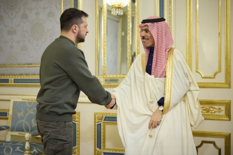 Selenskyj kommt in Saudi-Arabien an: erste Reise nach Asien seit der Invasion