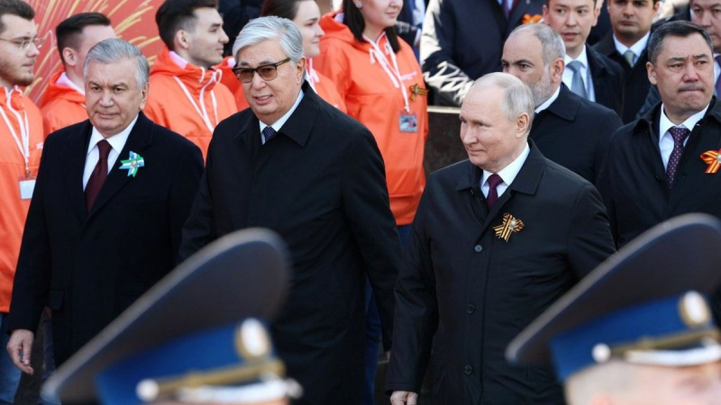 Beinhaltet Emotionen: An wen Putins Rede bei der Parade am 9. Mai gerichtet war