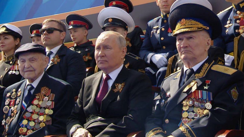 Wir haben nicht gegen die Faschisten gekämpft: Welche Veteranen saßen mit Putin bei der Parade in Moskau 