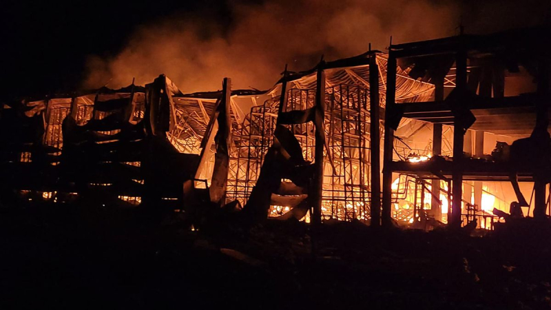 Russland trifft Lebensmittelfabrik in der Region Odessa: Feuer brach aus