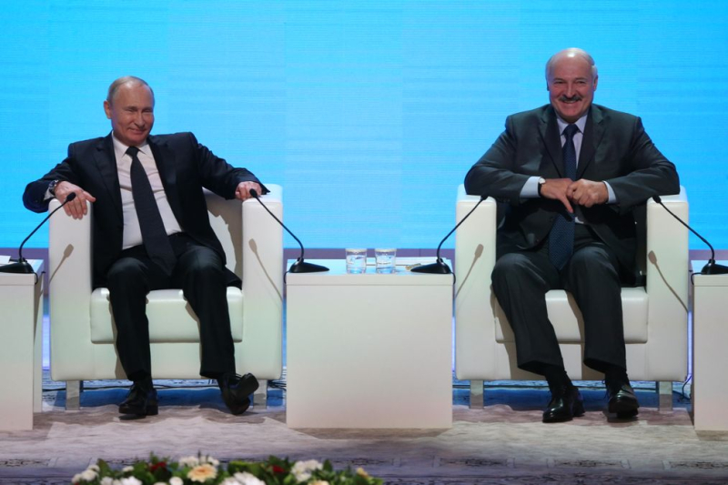 Lukaschenko tat nur so, als wäre er krank: Warum flog er wieder zu Putin nach Moskau