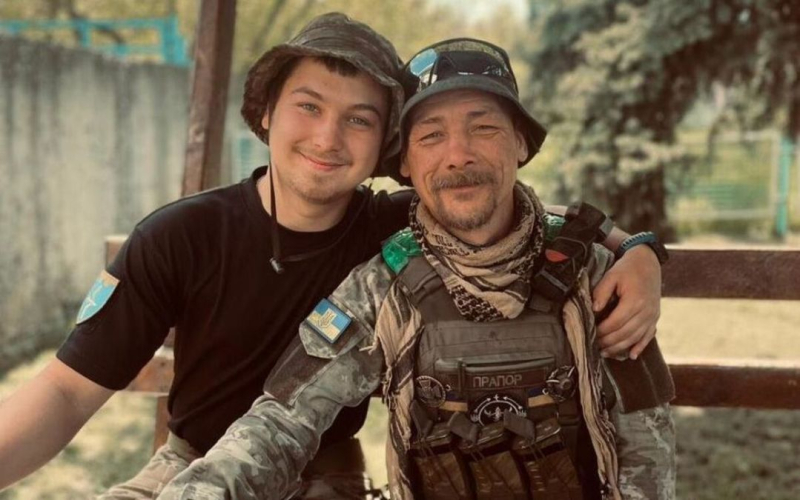 Wir haben uns seit über einem halben Jahr nicht mehr gesehen: Vater und Sohn verteidigen sich Ukraine, traf sich in Bakhmut