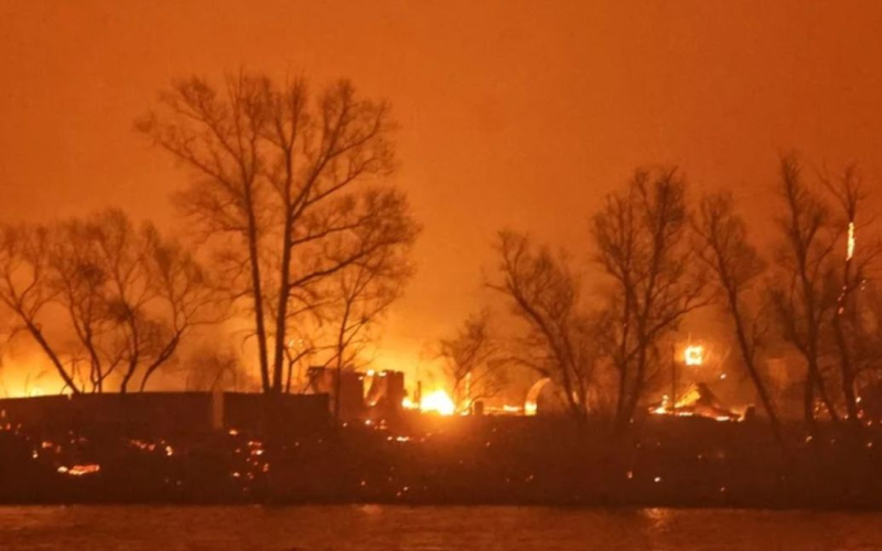 Feuertornados in Russland haben mehr als 300 Wohngebäude niedergebrannt (Foto)