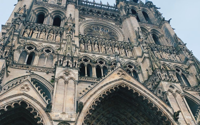 Das vom Feuer zerstörte Dach von Notre Dame wurde nach mittelalterlichen Methoden wieder aufgebaut: interessante Details
