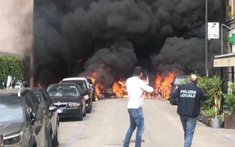  Im Zentrum von Mailand kam es zu einer gewaltigen Explosion und einem Feuer – Medien (Foto)“ /></p>
<p><img decoding=