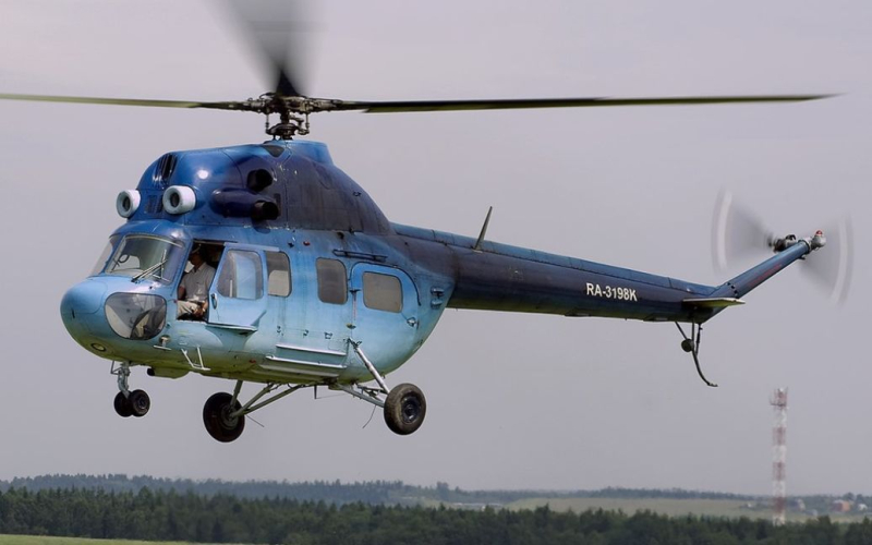 В Der russische Hubschrauber schaltete die Station „Transneft“ ab: Der Pilot verschwand auf mysteriöse Weise. Der <strong>Russland</strong>-Hubschrauber Mi-2 machte eine harte Landung. Er unterbrach die Stromleitungen und schaltete die Transneft-Station ab.</p>
<p>Dies wurde heute, am 12. Mai, im Baza Telegram-Kanal gemeldet.</p>
<p>Der Vorfall ereignete sich am 9. Mai. Mitarbeiter von Transneft bemerkten, dass es einen Unfall auf der Stromleitung gab, konnten aber in nur zwei Tagen an eine schwer zugängliche Stelle gelangen.</p>
<p>„Zusammen mit kaputten Leitungen fanden die Mitarbeiter des Unternehmens.“ „Eine verlassene Mi-2“, sagten die Autoren der Nachricht. </p>
<p>Der Pilot war jedoch nicht vor Ort und es war bisher nicht möglich, ihn zu finden.</p>
<p> „Den Schäden an Bord nach zu urteilen, landete der Hubschrauber hart und durchtrennte die Drähte mit seinem Heck“, heißt es in der Mitteilung.</p>
<p>Wir erinnern uns, dass am 26. April in <strong>Russland eine MiG- 31 Flugzeuge stürzten ab und führten einen geplanten Trainingsflug durch. Den Piloten scheint es gelungen zu sein, auszusteigen und zu überleben.</p>
<p>Darüber hinaus haben wir zuvor berichtet, dass ein Flugzeug des Verteidigungsministeriums <strong>in der russischen Region Belgorod abgestürzt ist</strong>.</p>
<p> < h4>Ähnliche Themen:</h4>
<!-- relpost-thumb-wrapper --><div class=