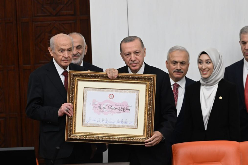 Zum dritten Mal türkischer Präsident: Erdogan vereidigt