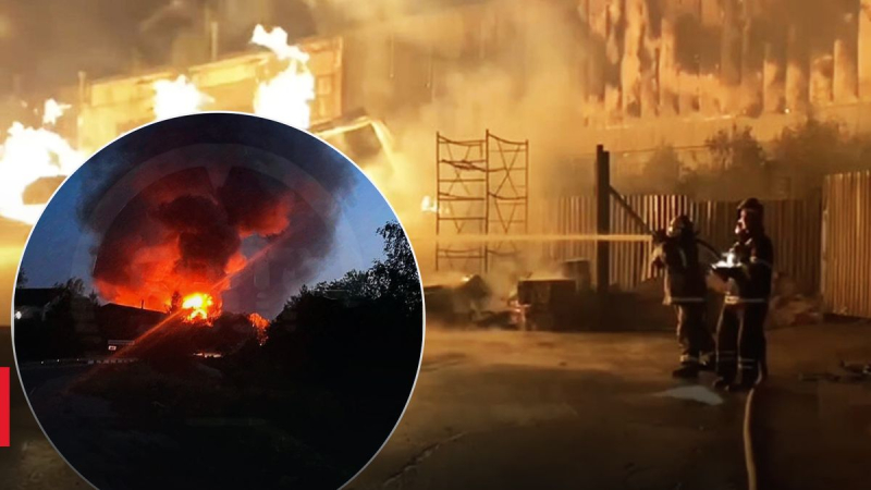 Ein Palettenladen fing in der Region Moskau Feuer: Das Feuer breitete sich auf benachbarte Lagerhäuser aus