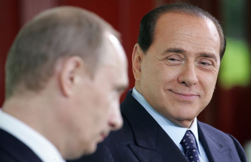 "Bunga-bunga" Freundschaft: Journalisten fanden heraus, wie wichtig der verstorbene Berlusconi für Putin war 