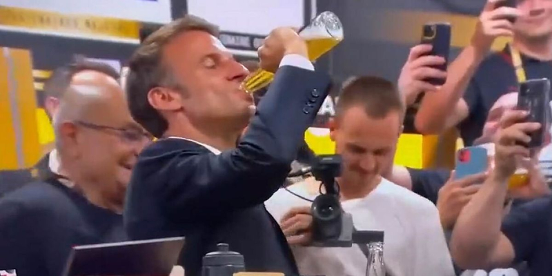 Überraschungen mit neuen Talenten: Macron trank bei der Rugby-Meisterschaftsfeier eine Flasche Bier