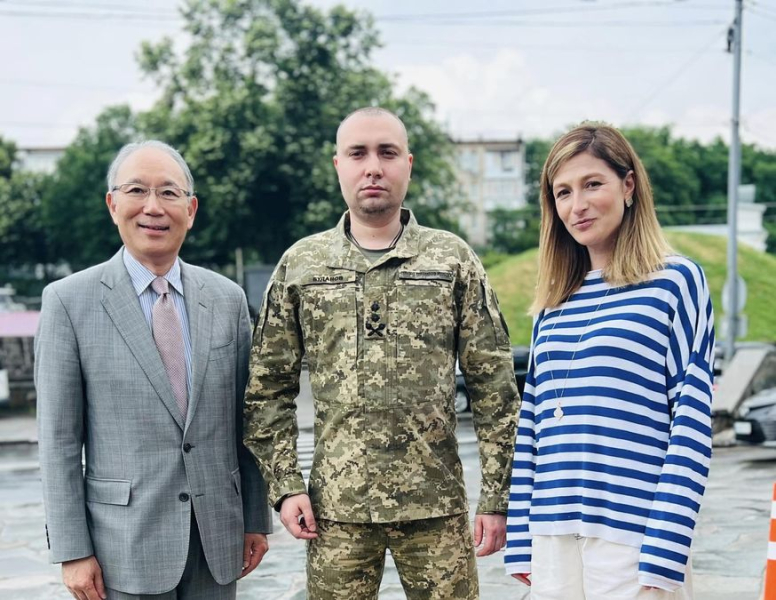 Lebendig und wohlauf mit neuer Frisur: Dzhaparova zeigte ein gemeinsames Foto mit Budanov