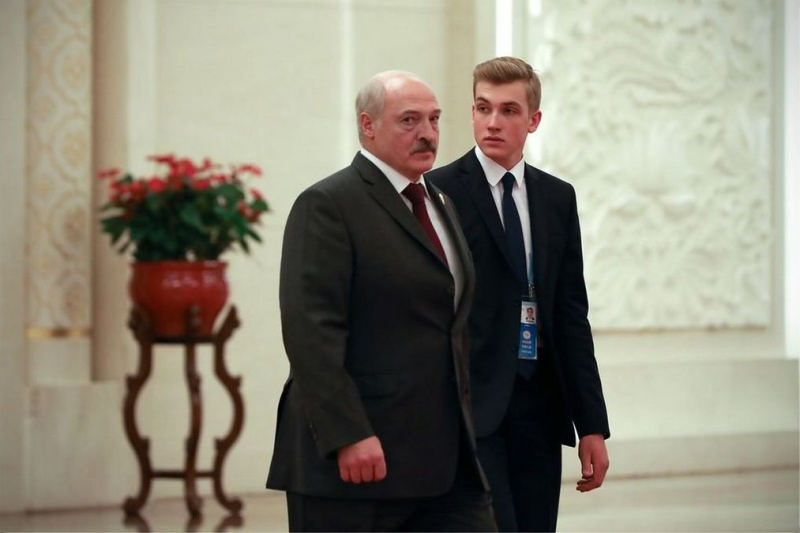 Lukaschenkos verwundbare Stelle: Vor wem er seinen Sohn Kolya in Peking versteckte