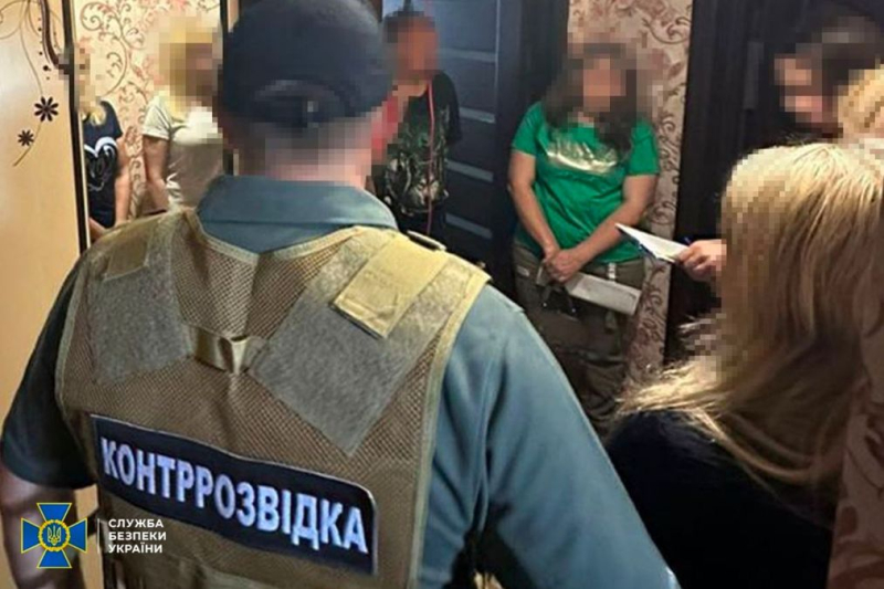 In der Region Sumy wurde eine Informantin festgenommen, die wegen ihrer Verwandten aus Russland „ „durchgesickerte“ Daten über die Bereichsverteidigung https://24tv.ua/resources/photos/news/202306/2336539.jpg?v=1687017815000&w=840&h=472&fit=cover&output=webp&q=50