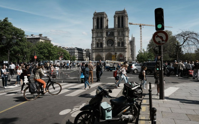 Nicht heimisch In dieser Region ereignete sich ein starkes Erdbeben in Frankreich. /></p>
<p><strong>Ein starkes Erdbeben ereignete sich im Westen Frankreichs.</strong></p>
<p>Im Westen von <strong> Frankreich</strong>, in der Region Aquitanien kam es in der Nacht zum 17. Juni zu starken Erdstößen – das ist für diese Region ein eher seltenes Ereignis.</p>
<p>Das berichtet Le Figaro.</p>
<p>Seismologen zufolge ereigneten sich die ersten starken Erschütterungen am Freitag um 18:38 Uhr, das Epizentrum lag zwischen Niort und La Rochelle. Die Stärke lag zwischen 5,3 und 5,8.</p>
<p>Experten zufolge bewegt sich dieses Gebiet nicht sehr oft, es herrscht aber eine konstante Aktivität.</p>
<p>Das letzte Mal zuvor gab es Nachbeben mit einer Stärke von Im Jahr 2019 wurden über 5 Punkte auf dem französischen Festland registriert – im Département Drome am Fuße der Alpen.</p>
<p>Zur Erinnerung: <strong>In Russland starben 36 Menschen, darunter ein Kind, nachdem sie Apfelwein getrunken hatten.</strong></p>
<h4>Verwandte Themen:</h4>
<!-- relpost-thumb-wrapper --><div class=