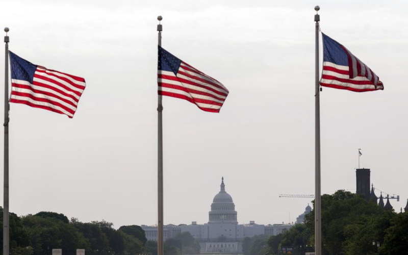 Russland gab den Zeitpunkt der Stationierung von „Atomwaffen“ in Weißrussland bekannt: Wie haben die USA reagiert?“ /></p>
<p><strong>Washington stellt fest, dass sie die Gefahr eines Atomkrieges nicht sehen.</strong></p>
<p>Die Vereinigten Staaten sehen nicht die Gefahr eines Atomkrieges in der Stationierung russischer taktischer Atomwaffen auf dem Territorium von <strong>Belarus</strong>.</p>
<p>Das war In einem Interview mit CNN erklärte der Koordinator für strategische Kommunikation im Nationalen Sicherheitsrat Bely, Heimat von John Kirby.</p>
<p>Laut Kirby sieht Washington nicht, was „ein Hinweis auf die Bewegung von Atomwaffen oder …“ sein könnte das Risiko eines drohenden Atomkrieges in der Ukraine oder auf dem Kontinent.“</p>
<p>Nach Angaben des Vertreters des Weißen Hauses sehen die Vereinigten Staaten keinen Grund, die Bereitschaft ihrer strategischen Streitkräfte im Zusammenhang mit Berichten über die USA zu ändern Beginn des Transfers taktischer Atomwaffen nach Weißrussland.</p>
<h2><strong>Putins Erklärung zum Einsatz von „Atomwaffen“ in Weißrussland</strong>< /h2> </p>
<p>Der russische Präsident und Diktator Wladimir Putin Während eines Treffens mit seinem weißrussischen Amtskollegen Alexander Lukaschenko am 9. Juni in Sotschi sagte er, dass der Einsatz von Atomwaffen in Weißrussland nach Abschluss der Vorbereitung der entsprechenden Anlagen am 7. und 8. Juli beginnen werde. </p>
<p>„Alles läuft also nach Plan, alles ist stabil“, sagte der Kremlchef.</p>
<h4>Verwandte Themen:</h4>
<!-- relpost-thumb-wrapper --><div class=