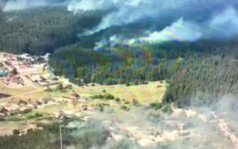 Shebekino lodernde Flammen nach „Ankömmlingen“ – Rauch wabert über der Stadt (Foto)“ /></p>
<p><strong>In Shebekino, Region Belgorod, brach ein gewaltiges Feuer aus.</strong></p>
<p >In <strong >Shebekino</strong> in der Region Belgorod der Russischen Föderation brach nach den morgendlichen „Ankömmlingen“ am 7. Juni ein Großbrand aus.</p>
<p>Dies wurde von Anwohnern in gemeldet lokale Telegram-Kanäle.</p>
<p>Augenzeugen zufolge waren am Morgen in der Stadt Explosionen zu hören, und die Behörden schickten Beschussankündigungen.</p>
<p>„Die Stadt steht in Rauch von großen Bränden.“ auf einer Mülldeponie und einem der Unternehmen“, schreibt die Öffentlichkeit.</p>
<p><img class=