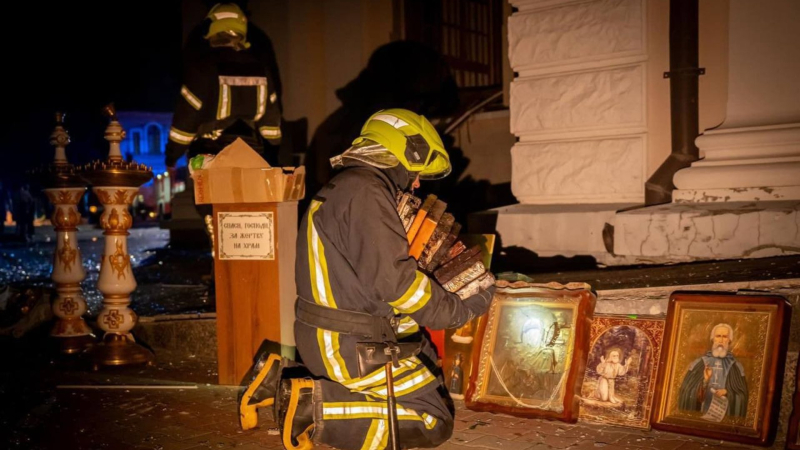 Rakete durchschlug die Spaso-Preobrazhensky-Kathedrale in Odessa und zerstörte den ersten Stock. Fundament beschädigt