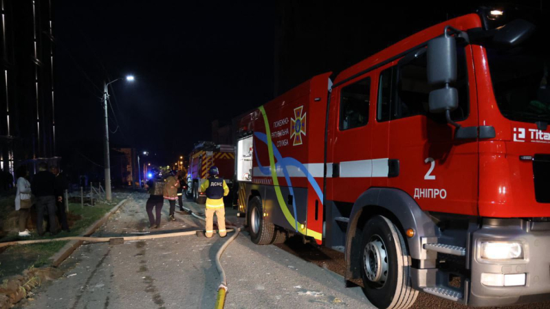 Russland hat ein Hochhaus in Dnipro mit Raketen angegriffen, neun Verletzte