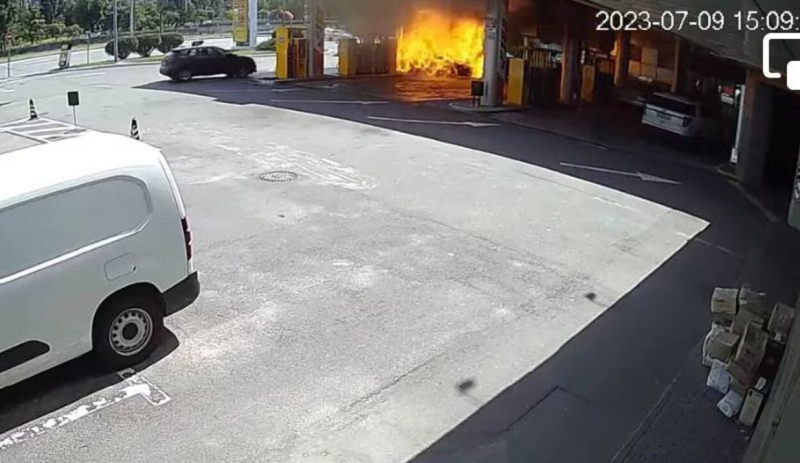 Unfall mit Brand an einer Tankstelle in Kiew: Audi-Fahrer wurde über Verdacht informiert