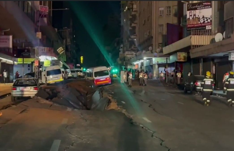 Eine unterirdische Explosion ereignete sich im Zentrum einer der größten Städte Südafrikas: die Folgen wurden im Netzwerk angezeigt