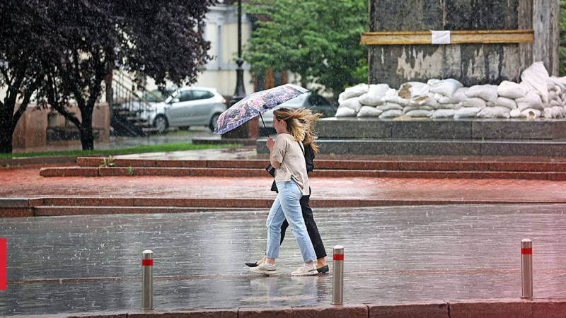 Kiew erneut mit Hagel bedeckt: Foto und Video