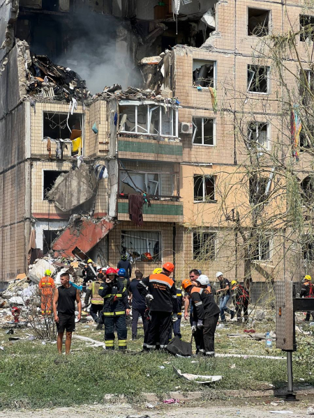 Angriff auf Krywyj Rih: Ein 10-jähriges Mädchen wurde unter den Trümmern gefunden, ein teilweiser Einsturz das Gebäude ereignete sich“ /></p>
<p>Foto: Vikna-novini-Journalistin Sofia Bogutska</p>
<p><img decoding=