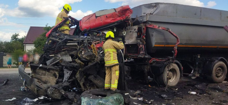 Es gab einen schrecklichen Unfall mit Lastwagen auf der Kiewer Straße – /></p>
<p>< Quelle _ngcontent-sc142=