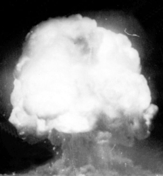 Robert Oppenheimer: Triumph und Tragödie des „Vaters der Atombombe““ /></p>
<p dir=