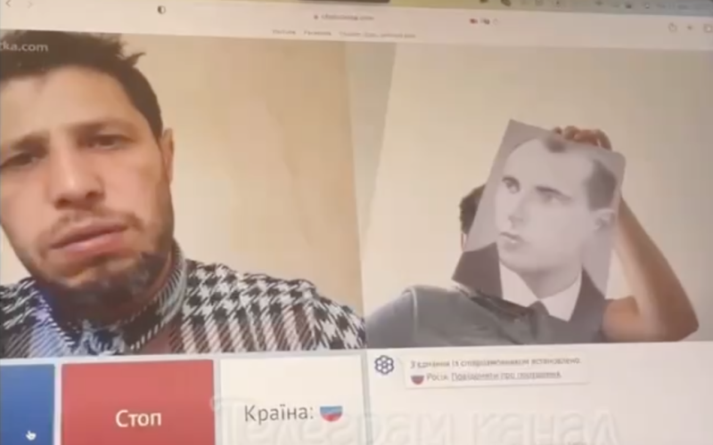 Russen auf Banderas Foto „junger Putin“ zu sehen – episches Video“ /></p>
<p><strong>Bürger Russlands verwechselten Stepan Bandera mit Wladimir Putin.</strong></p>
<p>Bürger Russlands und glühende Anhänger ihres Präsidenten-Diktators Wladimir <strong>Putin</strong> gerieten erneut in Verlegenheit und gaben bekannt, dass das Foto des ukrainischen Politikers Stepan Bandera Putin in seiner Jugend zeigt.</p>
<p>Das Video wurde veröffentlicht von einem der Telegram-Kanäle.< /p> </p>
<p>Also zeigten sie zuerst ein Video mit Putin, der sich über die Dekommunisierung in der Ukraine empörte und sich über die Denkmäler für Stepan Bandera beschwerte.</p>
<p>Dann tauchen Russen auf Auf dem Video wird ihnen ein Foto von Bandera gezeigt und sie fragen, wer auf dem Bild zu sehen ist. Und alle antworten mit einer Stimme: Wladimir Putin.</p>
<p>Einige gaben sogar an, dass das Foto Putin in seiner Jugend zeigt.</p>
<p>Erinnern Sie sich: Putin „sagte seine Grüße.“ ” an die Besatzer, die von den Streitkräften der Ukraine liquidiert wurden.</strong></p>
<h4>Verwandte Themen:</h4>
<!-- relpost-thumb-wrapper --><div class=