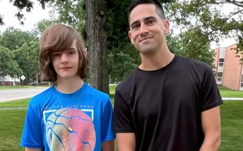 Der Lehrer war schockiert Die Familie willigt ein, einer Schülerin eine Niere zu spenden (Foto) Die Witmer High School in Toledo, Ohio, USA, bereitet sich darauf vor, ihrem Schüler eine Niere zu spenden.</p>
<p>Dies berichtet nypost.com.</p>
<p>Roman McCormick, ein 15-jähriger -Alter Student im zweiten Jahr, wurde mit branchio-otorenalem/branchialem Syndrom geboren. Diese seltene genetische Störung kann das Wachstum und die Entwicklung von Hals, Ohren und Nieren beeinträchtigen.</p>
<p>„Ich kann keine Lebensmittel essen, die die meisten normalen Kinder essen können. Ich kann nicht körperlich aktiver sein, weil meine Nieren mich verlangsamen“, sagte McCormick gegenüber Good Morning America und bemerkte, dass sein Zustand auch oft seine Energie schwächt. </p>
<p><img decoding=
