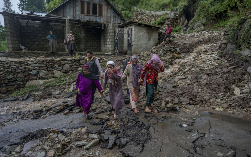 In Indien wurden bei einem Erdrutsch mehr als 20 Menschen begraben