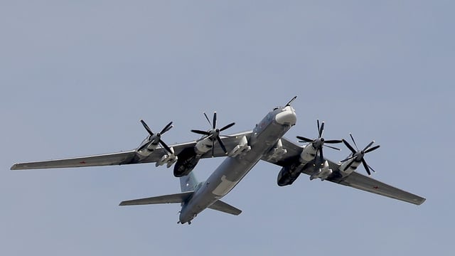 Kann bis zu sechs Raketen tragen: Was ist über den russischen Tu-95-Bomber bekannt