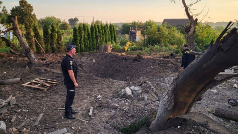 Zwei Menschen haben Verletzungen: Fragmente von in der Nacht abgeschossenen Raketen beschädigten Häuser in der Region Kiew